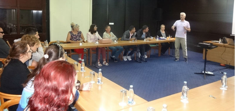 Slike. Udruženje slijepih Kantona Sarajevo organizovalo trening jab+vnog zagovaranja i vođenja javnih kampanja za mlade slijepe osobe iz Federacije BiH, 23. i 24. juni 2018. Slike. Udruženje slijepih Kantona Sarajevo organizovalo trening jab+vnog zagovaranja i vođenja javnih kampanja za mlade slijepe osobe iz Federacije BiH, 23. i 24. juni 2018.