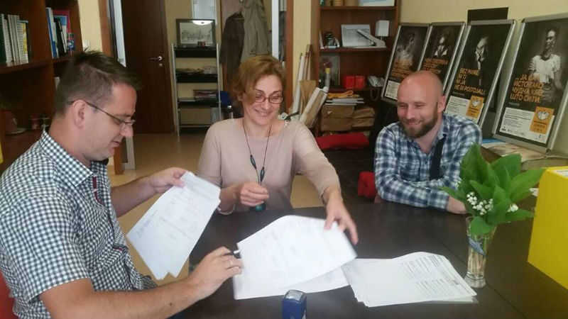 Slika. Zvanično potpisivanje ugovora za novi četverogodišnji projekat Udruženja OAZA, kancelarija MyRight, Sarajevo 3. maj 2018.