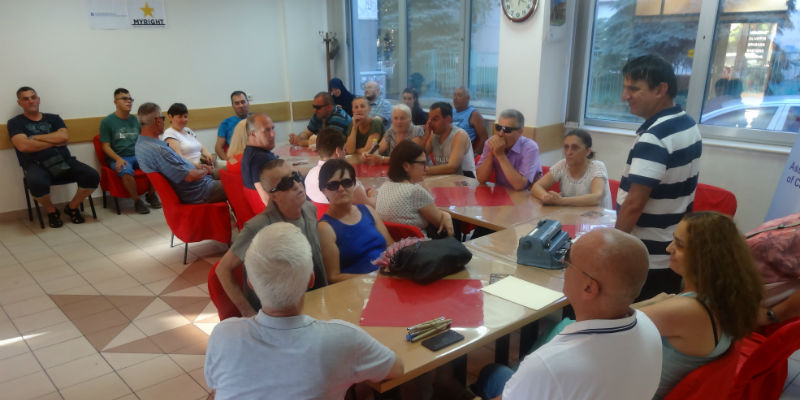 Slika 1. Partnerska organizacija Udruženje slijepih Kantona Sarajevo je 27. juna 2019. godine organizovala radionicu promocije Brajevog pisma koju je vodio novinar Željko Bajić