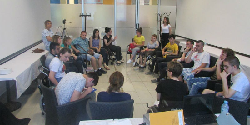 Slika 1. Partnerska organizacija IC Lotos organizovala drugi trening za mlade osobe sa invaliditetom pod nazivom „Modeli u pristupu invalidnosti, klasifikacija invalidnosti
