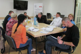Slika. Koalicija organizacija osoba sa invaliditetom Tuzlanskog kantona 08. novembra 2018. godine održala je redovni sastanak u prostorijama Informativnog centra za osobe sa invaliditetom “Lotos” Tuzla.
