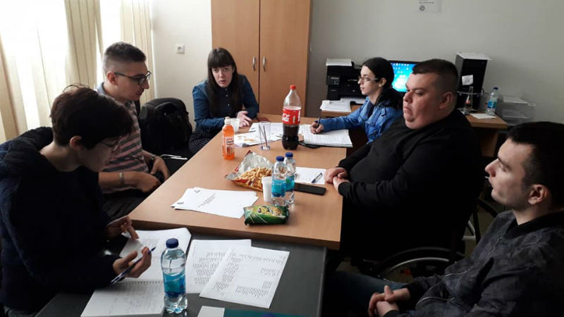 Slika. Sastanak Aktiva mladih i Odbora za obrazovanje Koalicije OOSI regije Doboj, u Udruženju paraplegičara regije Doboj 20. maj 2019.