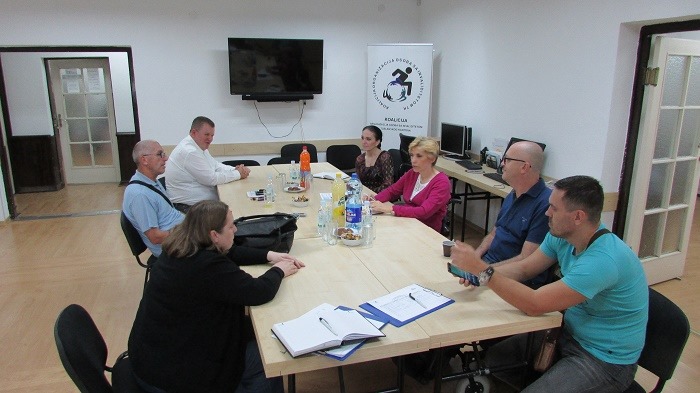 Slika. koalicija organizacija osoba sa invaliditetom tuzlanskog kantona 11. septembra 2019. godine održala je sastanak u prostorijama informativnog centra za osobe sa invaliditetom „lotos