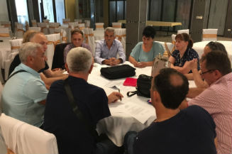 Slika. Koalicija organizacija osoba sa invaliditetom Grada Bijeljina KOLOSI zajedno sa svojim predstavnicima Odbora za obrazovanje održala sastanak 25. juna 2019. godine u hotelu Drina Bijeljina.