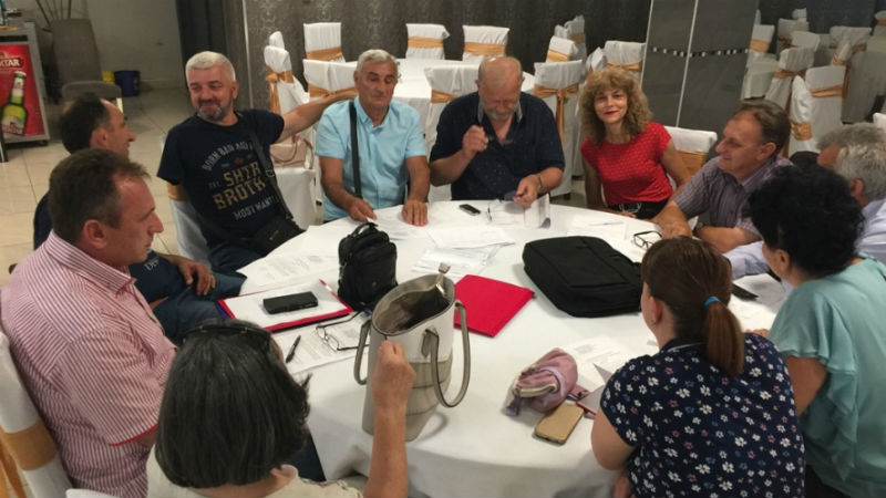 Slika. Koalicija organizacija osoba sa invaliditetom Grada Bijeljina KOLOSI zajedno sa svojim predstavnicima Odbora za obrazovanje održala redovni sastanak 25. juna 2019. godine u hotelu Drina Bijeljina