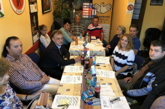 Slika. Predstavnici Koalicije organizacija osoba sa invaliditetom Grada Bijeljina KOLOSI, Odbora za obrazovanje i Aktiv mladih Koalicije održali su sastanak 14. oktobra 2019. godine u prostorijama „Regionalnog udruženja amputiraca Bijeljina”.
