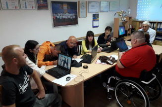 Slika. Koalicija organizacija osoba sa invaliditetom regije Doboj 10. jula 2019. godine u prostorijama Udruženja paraplegičara i oboljeli od dječije paralize Doboj Jug, organizovala je radionicu na temu