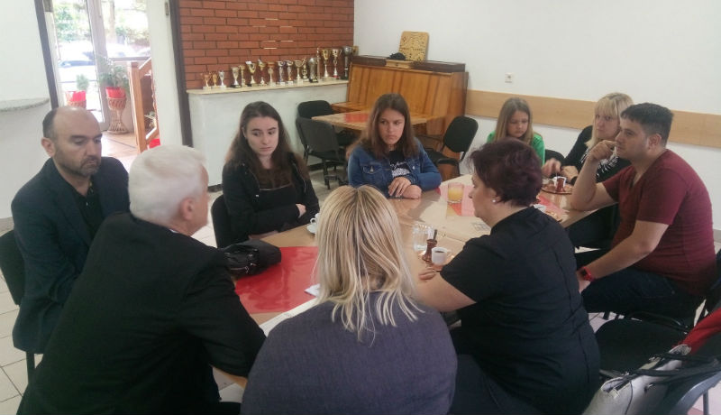 Slika. Sastanak Vijeća mladih osoba sa invaliditetom KOO KS, održan 29. maja 2019, godine u Udruženju slijepih KS Slika. Sastanak Vijeća mladih osoba sa invaliditetom KOO KS, održan 29. maja 2019, godine u Udruženju slijepih KS