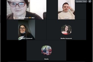 Slika. Aktiv/Koordinacioni odbor mladih osoba sa invaliditetom Kantona Sarajevo održava redovne sastanke svojih čalanova i članica. Nakon online satanka održanog u januaru, 18. februara je održan sastanak u prostorijama Udruženja slijepih Kantona Sarajevo, kojem je takoše određen broj članova/ica uzelo učešće online.