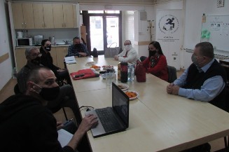 Predstavnici Koalicije organizacija osoba sa invaliditetom Tuzlanskog kantona održali su redovni sastanak u prostorijama vodeće organizacije I. C. “Lotos” Tuzla 06. maja 2021. godine. Pored učesnika uživo, sastanku su neki predstavnici organizacija članica prisustvovali online putem ZOOM platforme.