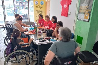 U okviru aktivnosti mentorskog programa projekta osnaživanja žena s invaliditetom „Ovdje sam - vidljiva i ponosna!”, mentorica Dragica Bekanović je održala devti sastanak sa ženama i djevojkama s invaliditetom u Koaliciji organizacija osoba s invaliditetom regije Doboj, 14. juna 2022. godine u Doboju.