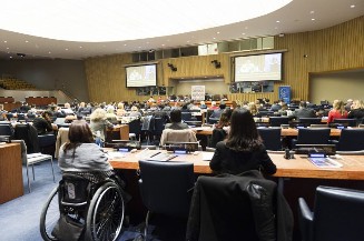 Slika prezeta sa stranice UN-a, a nastala je tokom jedene od Konferencija država potpisnica Konvencije o pravima osoba s invaliditetom.