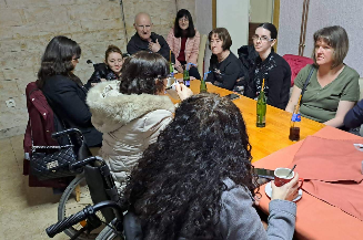 Slika sa sastanka članica Foruma žena s invaliditetom i drugih predtavnika/ca Koalicije OOSI regije Doboj, 11.03.2023. 
