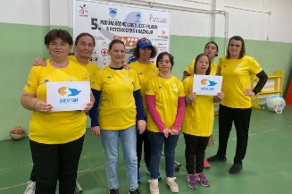 Slika 8 predstavnica Foruna ŽSI HNK u žutim maijica sa logom projketa