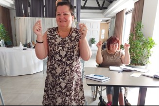 Partnerske organizacije Informativni centar za osobe s invaliditetom „Lotos“ Tuzla i Udruženje slijepih Kantona Sarajevo od 11. - 16. jula 2021. godine realizuju trening „Građenje kapaciteta voditelja vršnjačke podrške (peer lidera), osoba s invaliditetom za prepoznavanje, prevenciju i reagovanje na seksualno i rodno zasnovano nasilje“.