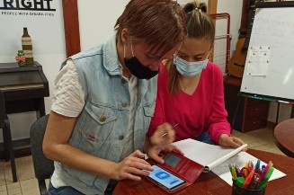 Partnerska organizacija Udruženje Oaza je počelo sa realizacijom edukacija o načinu korištenja ZOOM platforme za svoje članove i članice. Udruženje Oaza 5. maj 2021.